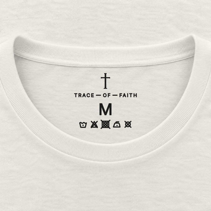 Wees stil in Off White, neck label